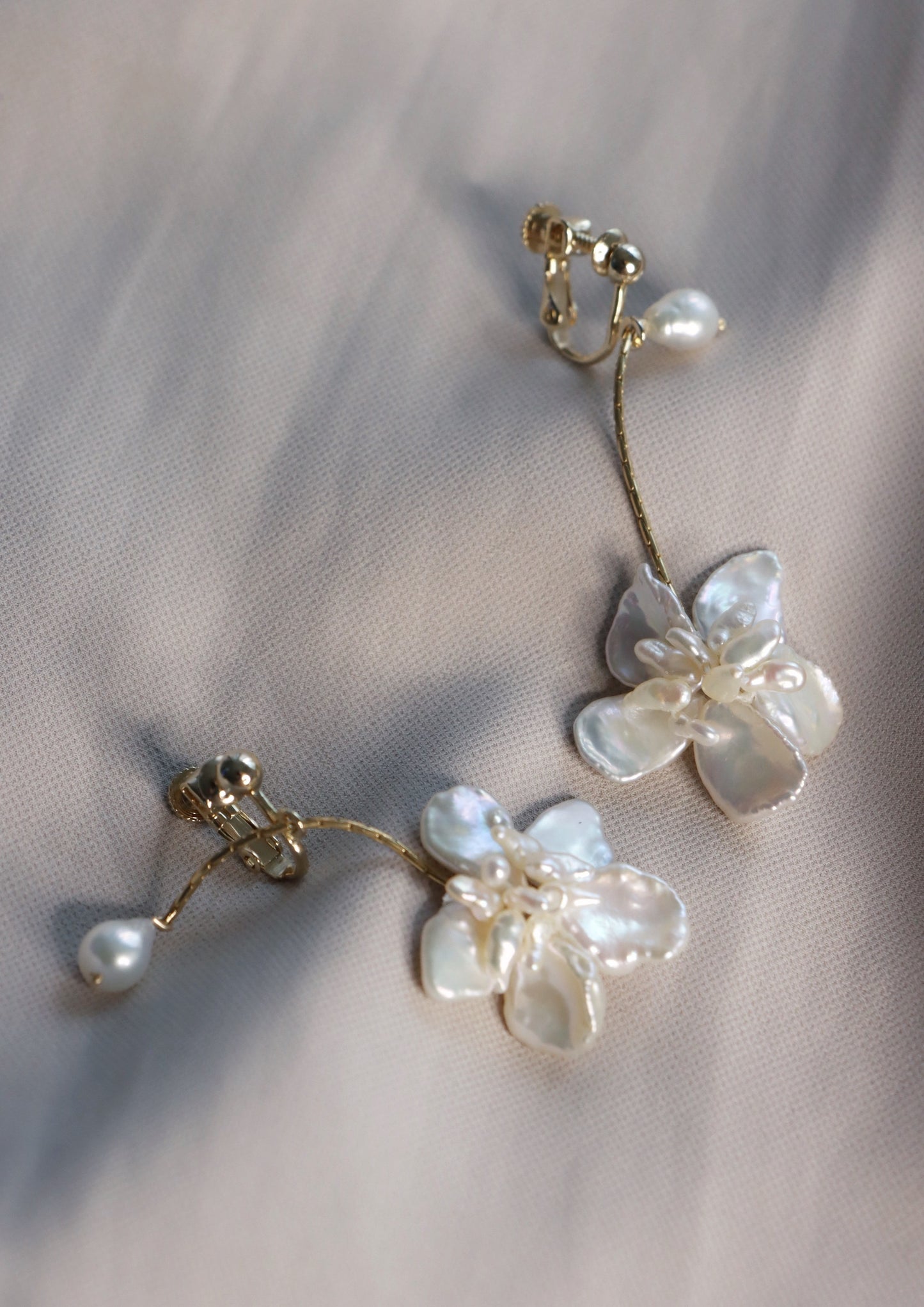 (Clip On Style) Blooming Gently