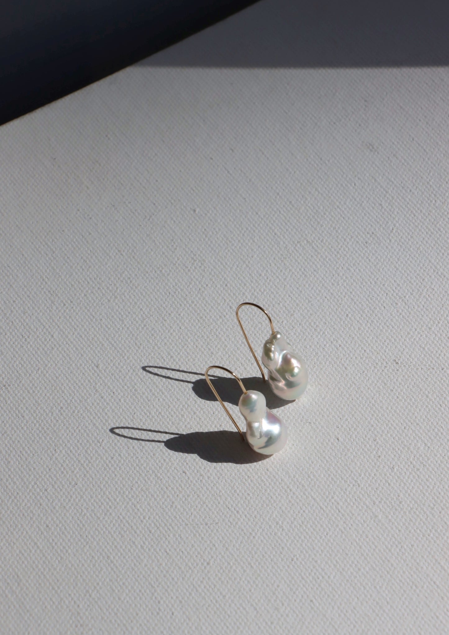 I Love To Sit In Silence