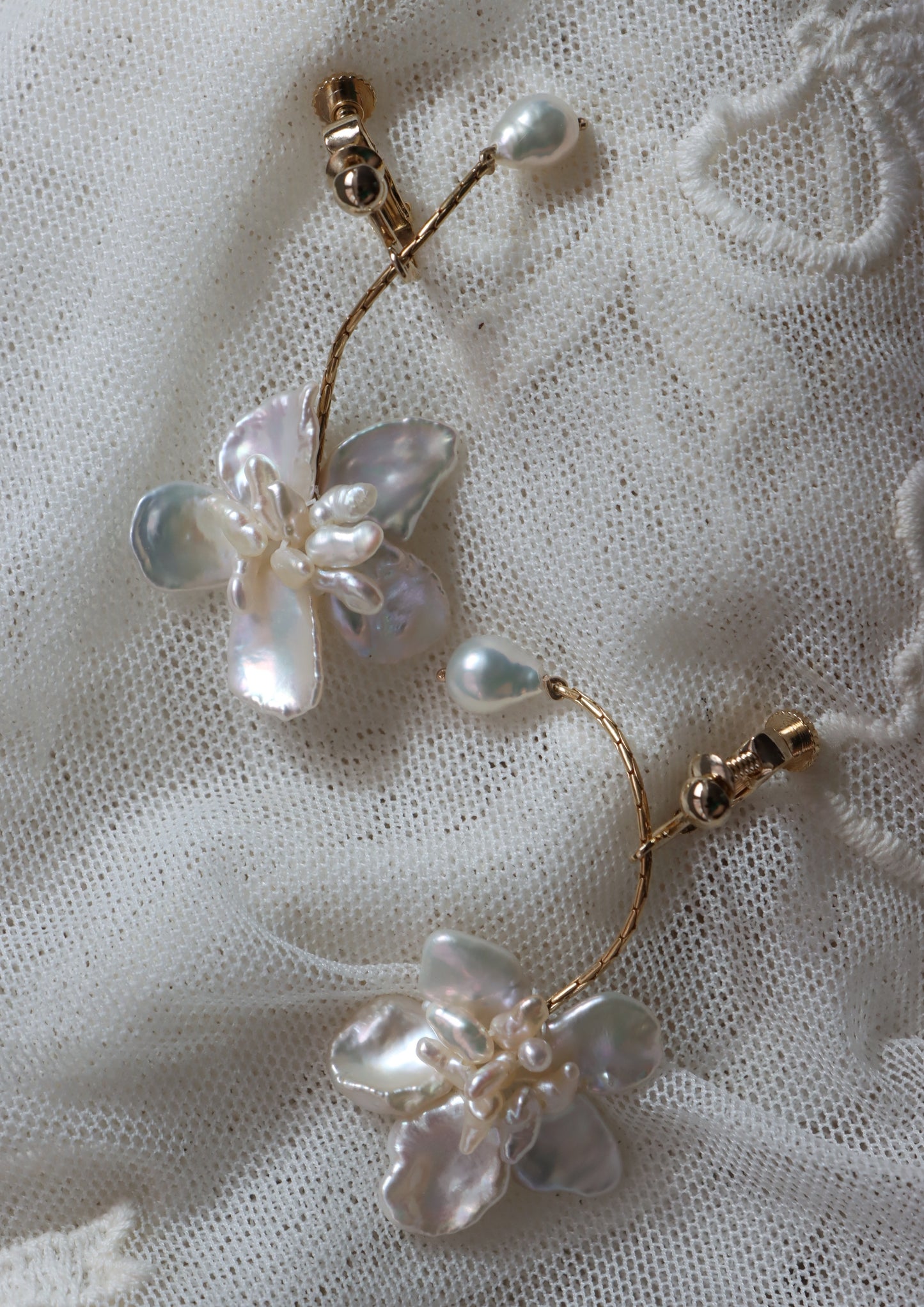 (Clip On Style) Blooming Gently